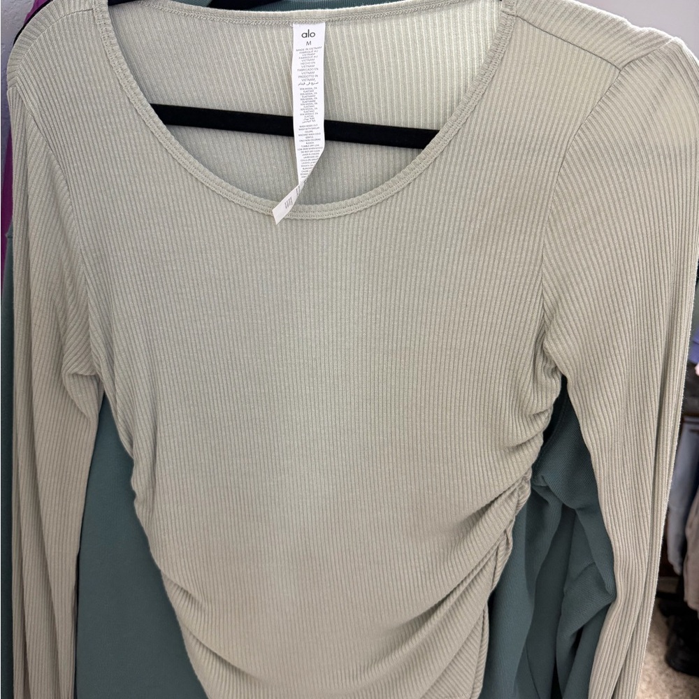 ALO Yoga Women's Ribbed Long Sleeve Top - Light Gray